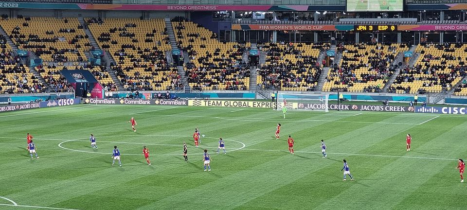 B体育 · 看台氛围